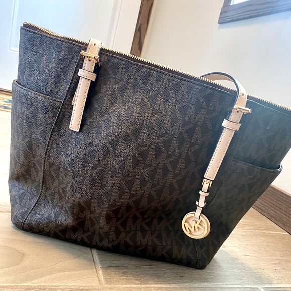 Michael Kors Handbags - Michael Kors Jet Set Tote Bag